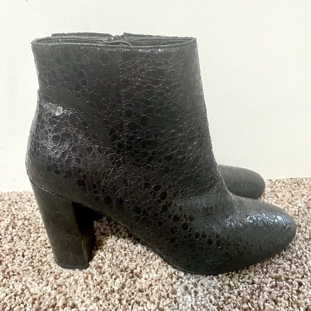 Black Kensie booties